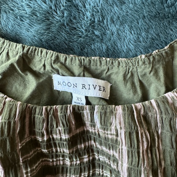 Green Crop Top - Picture 2 of 3